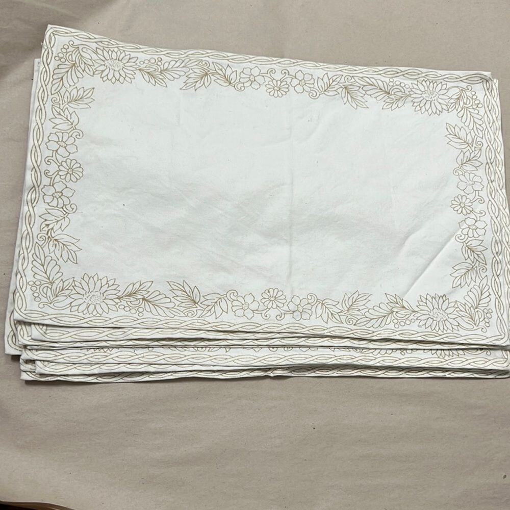 BUNDLE OF 10 DINNER PLACEMATS SIZE 12 X 19